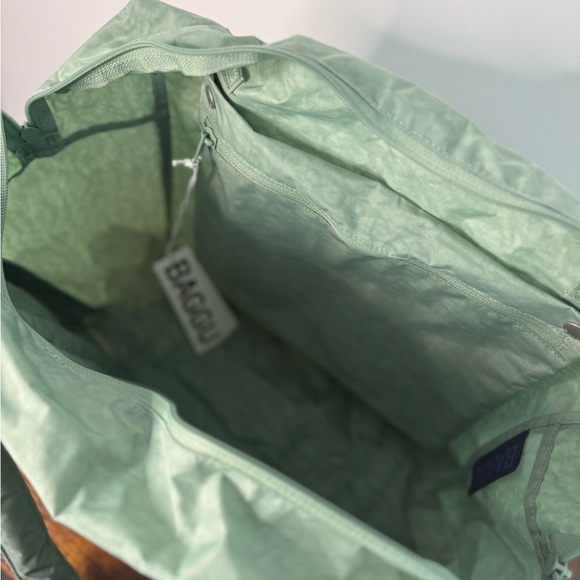 BAGGU Sea Foam Cloud Carry On - Picture 5 of 9